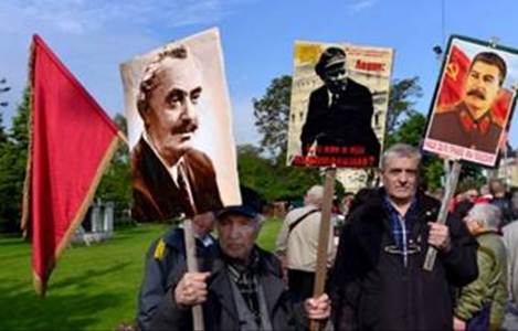 http://www.robzor.com/rhouse/putin123_files/image362.jpg
